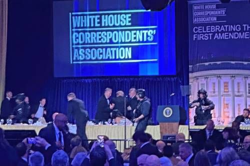 Trump-dice-sentirse-honrado-de-ser-blanco-de-ataques-tras-el-tiroteo-en-la-Cena-de-Corresponsales