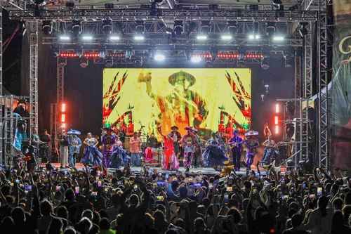 Lila-Downs-ofrece-concierto-gratuito-en-Utopia-Ceylan-de-Azcapotzalco-con-mas-de-6500-asistentes