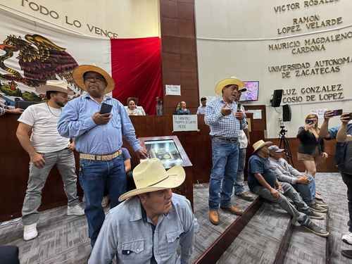 Productores-de-frijol-irrumpen-en-el-Congreso-de-Zacatecas-y-exigen-auditoria-por-irregularidades-en-acopio